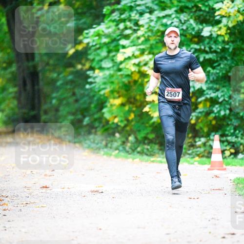 12.10.2025 - Bramfelder Halbmarathon 2025 Dr. Thomas Lammeyer http://msf.ph/oto/9345780 12.10.2025 10:17:29 Laufen 2507 meine-sportfotos.de