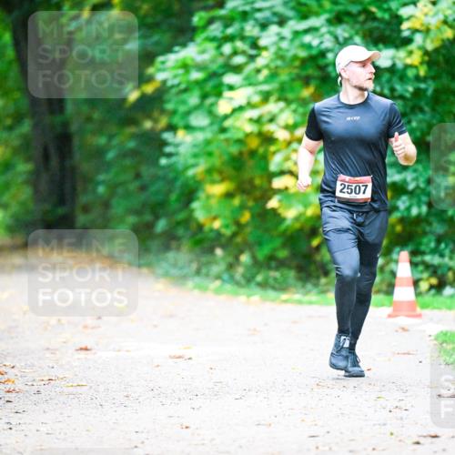 12.10.2025 - Bramfelder Halbmarathon 2025 Dr. Thomas Lammeyer http://msf.ph/oto/9345785 12.10.2025 10:17:29 Laufen 2507 meine-sportfotos.de