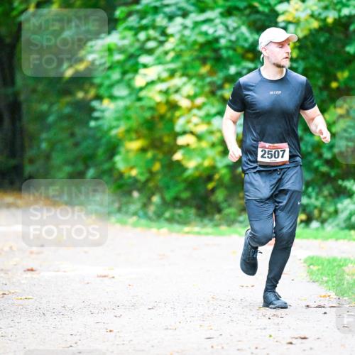 12.10.2025 - Bramfelder Halbmarathon 2025 Dr. Thomas Lammeyer http://msf.ph/oto/9345790 12.10.2025 10:17:30 Laufen 2507 meine-sportfotos.de