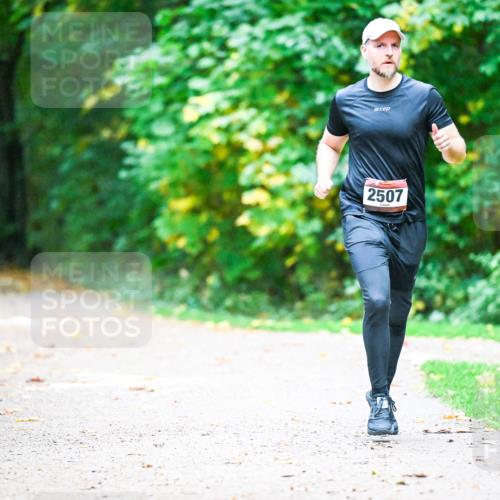 12.10.2025 - Bramfelder Halbmarathon 2025 Dr. Thomas Lammeyer http://msf.ph/oto/9345791 12.10.2025 10:17:30 Laufen 2507 meine-sportfotos.de