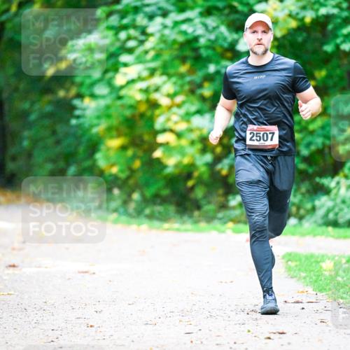 12.10.2025 - Bramfelder Halbmarathon 2025 Dr. Thomas Lammeyer http://msf.ph/oto/9345792 12.10.2025 10:17:30 Laufen 2507 meine-sportfotos.de