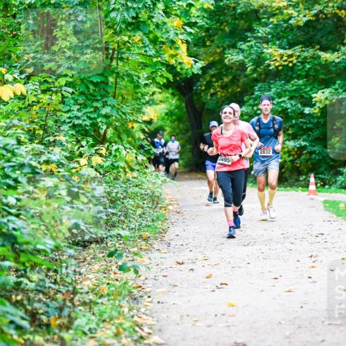12.10.2025 - Bramfelder Halbmarathon 2025 Dr. Thomas Lammeyer http://msf.ph/oto/9345835 12.10.2025 10:17:42 Laufen 2495, 2832, 2481 meine-sportfotos.de