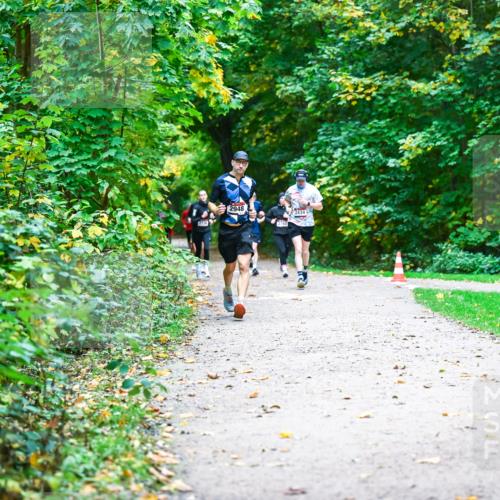 12.10.2025 - Bramfelder Halbmarathon 2025 Dr. Thomas Lammeyer http://msf.ph/oto/9345873 12.10.2025 10:17:49 Laufen 2948, 2793, 2434 meine-sportfotos.de