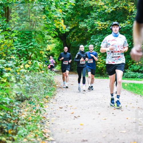 12.10.2025 - Bramfelder Halbmarathon 2025 Dr. Thomas Lammeyer http://msf.ph/oto/9345905 12.10.2025 10:17:54 Laufen 2692, 2736, 2957, 2434, 2948 meine-sportfotos.de