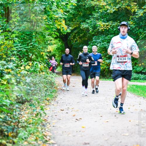 12.10.2025 - Bramfelder Halbmarathon 2025 Dr. Thomas Lammeyer http://msf.ph/oto/9345907 12.10.2025 10:17:54 Laufen 2692, 2736, 2434 meine-sportfotos.de