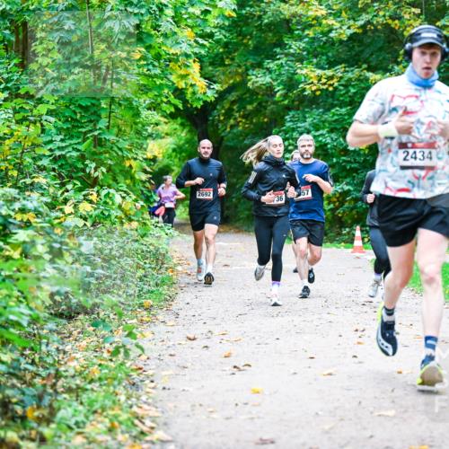 12.10.2025 - Bramfelder Halbmarathon 2025 Dr. Thomas Lammeyer http://msf.ph/oto/9345911 12.10.2025 10:17:54 Laufen 2692, 57, 36, 2434 meine-sportfotos.de