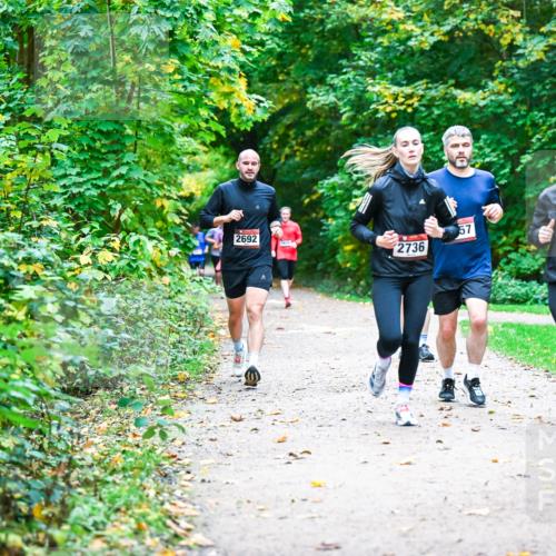 12.10.2025 - Bramfelder Halbmarathon 2025 Dr. Thomas Lammeyer http://msf.ph/oto/9345921 12.10.2025 10:17:56 Laufen 00, 2692, 2736, 57, 2793 meine-sportfotos.de