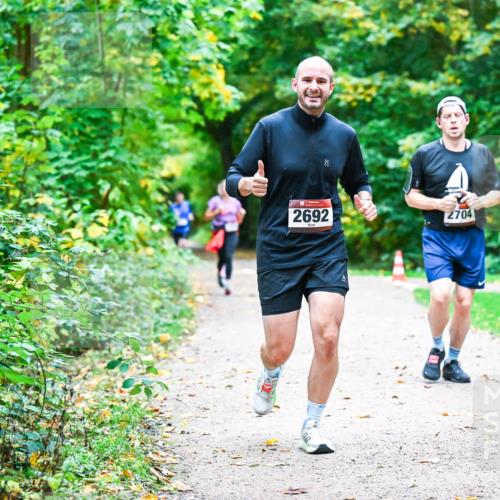 12.10.2025 - Bramfelder Halbmarathon 2025 Dr. Thomas Lammeyer http://msf.ph/oto/9345935 12.10.2025 10:17:58 Laufen 2692, 2704 meine-sportfotos.de