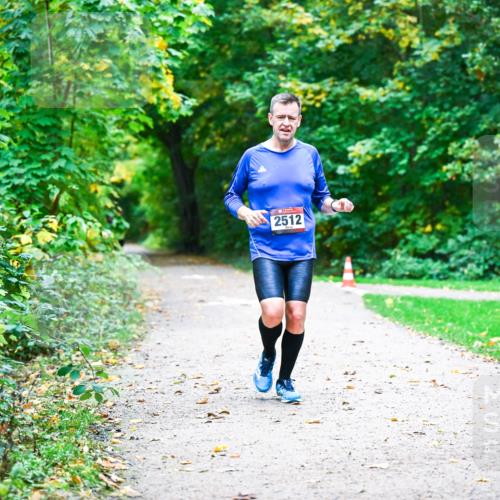 12.10.2025 - Bramfelder Halbmarathon 2025 Dr. Thomas Lammeyer http://msf.ph/oto/9345984 12.10.2025 10:18:08 Laufen 2512 meine-sportfotos.de
