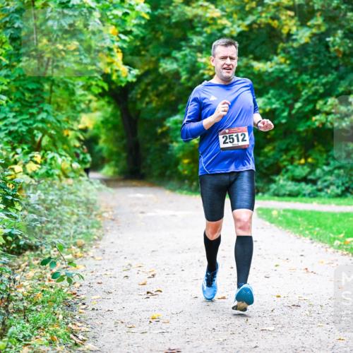 12.10.2025 - Bramfelder Halbmarathon 2025 Dr. Thomas Lammeyer http://msf.ph/oto/9345988 12.10.2025 10:18:08 Laufen 2512 meine-sportfotos.de