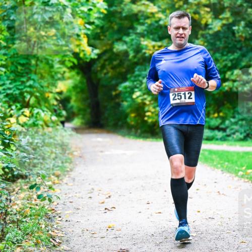 12.10.2025 - Bramfelder Halbmarathon 2025 Dr. Thomas Lammeyer http://msf.ph/oto/9345991 12.10.2025 10:18:09 Laufen 2512 meine-sportfotos.de