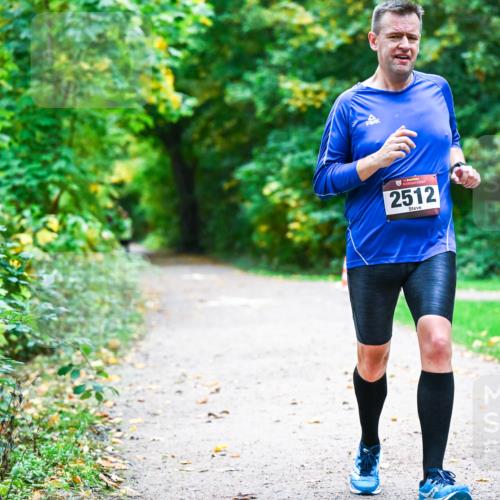 12.10.2025 - Bramfelder Halbmarathon 2025 Dr. Thomas Lammeyer http://msf.ph/oto/9345993 12.10.2025 10:18:09 Laufen 2512 meine-sportfotos.de