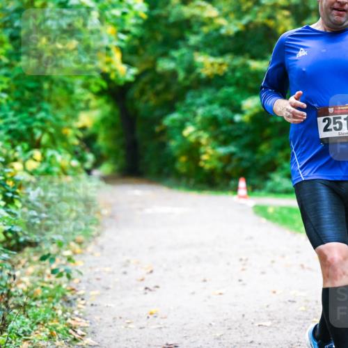 12.10.2025 - Bramfelder Halbmarathon 2025 Dr. Thomas Lammeyer http://msf.ph/oto/9345996 12.10.2025 10:18:09 Laufen 34, 2512 meine-sportfotos.de