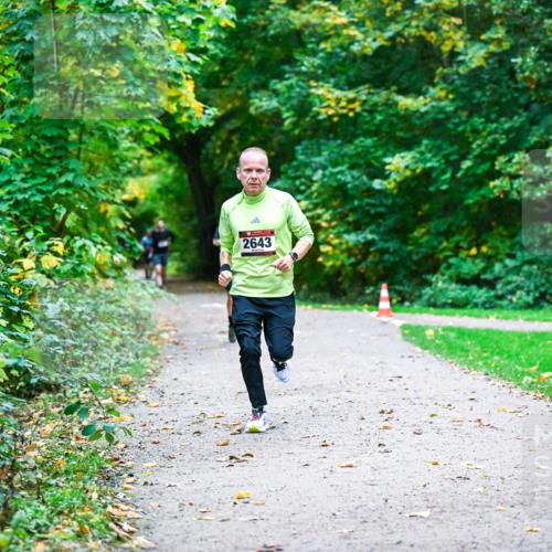 12.10.2025 - Bramfelder Halbmarathon 2025 Dr. Thomas Lammeyer http://msf.ph/oto/9346005 12.10.2025 10:18:22 Laufen 2643 meine-sportfotos.de