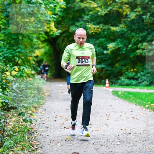 12.10.2025 - Bramfelder Halbmarathon 2025 Dr. Thomas Lammeyer http://msf.ph/oto/9346011 12.10.2025 10:18:23 Laufen 2643 meine-sportfotos.de