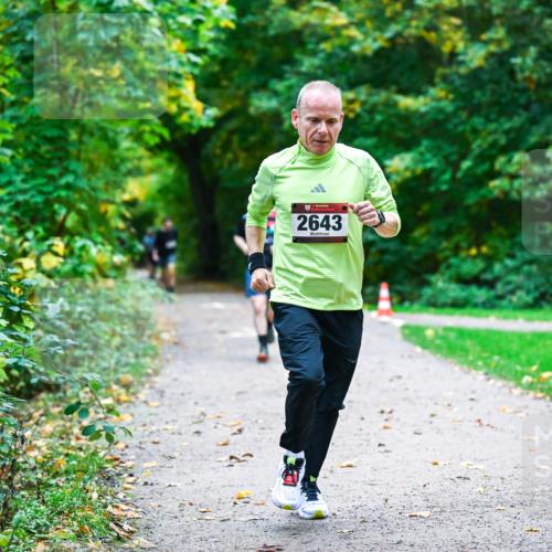 12.10.2025 - Bramfelder Halbmarathon 2025 Dr. Thomas Lammeyer http://msf.ph/oto/9346013 12.10.2025 10:18:23 Laufen 2643 meine-sportfotos.de