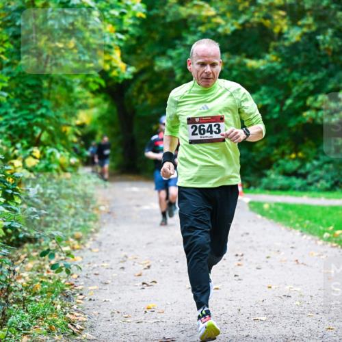 12.10.2025 - Bramfelder Halbmarathon 2025 Dr. Thomas Lammeyer http://msf.ph/oto/9346014 12.10.2025 10:18:23 Laufen 2643 meine-sportfotos.de