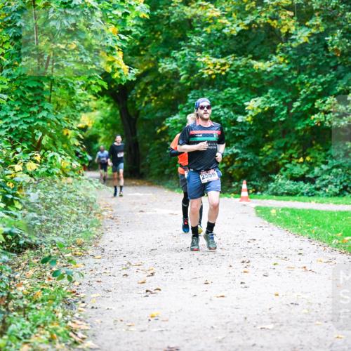 12.10.2025 - Bramfelder Halbmarathon 2025 Dr. Thomas Lammeyer http://msf.ph/oto/9346020 12.10.2025 10:18:24 Laufen 2559 meine-sportfotos.de