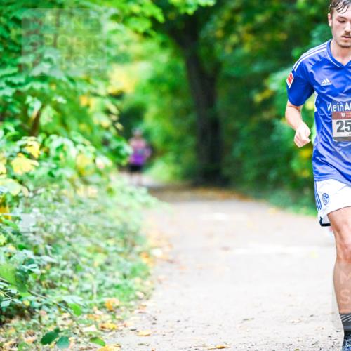 12.10.2025 - Bramfelder Halbmarathon 2025 Dr. Thomas Lammeyer http://msf.ph/oto/9346150 12.10.2025 10:18:59 Laufen 2515 meine-sportfotos.de