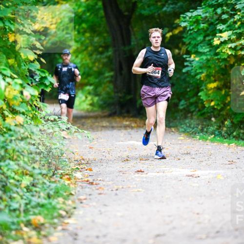 12.10.2025 - Bramfelder Halbmarathon 2025 Dr. Thomas Lammeyer http://msf.ph/oto/9346182 12.10.2025 10:19:11 Laufen 864 meine-sportfotos.de