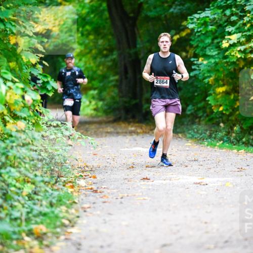 12.10.2025 - Bramfelder Halbmarathon 2025 Dr. Thomas Lammeyer http://msf.ph/oto/9346183 12.10.2025 10:19:11 Laufen 2864 meine-sportfotos.de