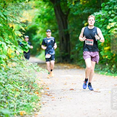 12.10.2025 - Bramfelder Halbmarathon 2025 Dr. Thomas Lammeyer http://msf.ph/oto/9346188 12.10.2025 10:19:12 Laufen 2864 meine-sportfotos.de