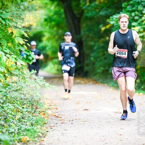 12.10.2025 - Bramfelder Halbmarathon 2025 Dr. Thomas Lammeyer http://msf.ph/oto/9346196 12.10.2025 10:19:13 Laufen 2864 meine-sportfotos.de