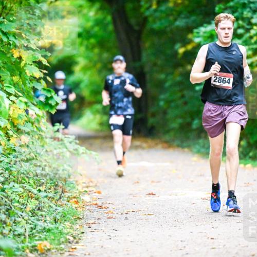 12.10.2025 - Bramfelder Halbmarathon 2025 Dr. Thomas Lammeyer http://msf.ph/oto/9346197 12.10.2025 10:19:13 Laufen 2864 meine-sportfotos.de