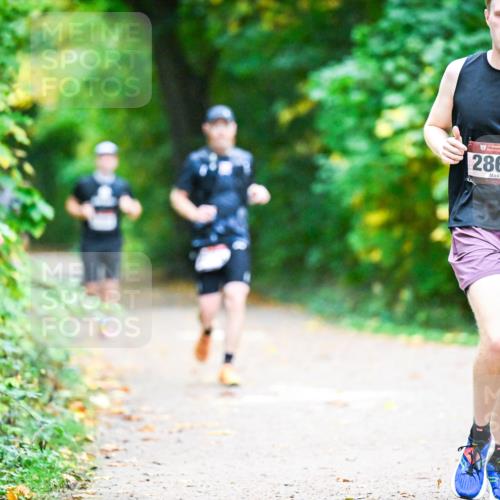 12.10.2025 - Bramfelder Halbmarathon 2025 Dr. Thomas Lammeyer http://msf.ph/oto/9346210 12.10.2025 10:19:15 Laufen 2864 meine-sportfotos.de