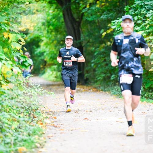 12.10.2025 - Bramfelder Halbmarathon 2025 Dr. Thomas Lammeyer http://msf.ph/oto/9346221 12.10.2025 10:19:17 Laufen 2468 meine-sportfotos.de