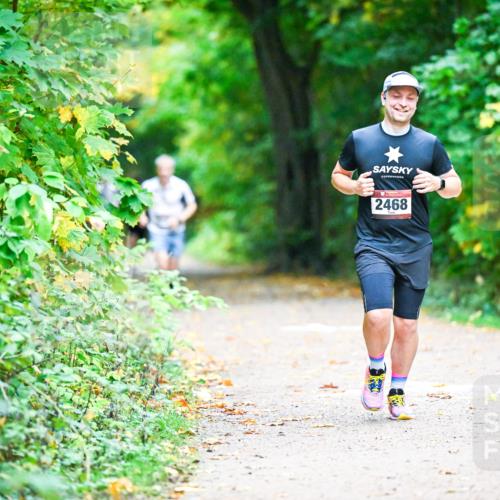 12.10.2025 - Bramfelder Halbmarathon 2025 Dr. Thomas Lammeyer http://msf.ph/oto/9346232 12.10.2025 10:19:20 Laufen 2468 meine-sportfotos.de