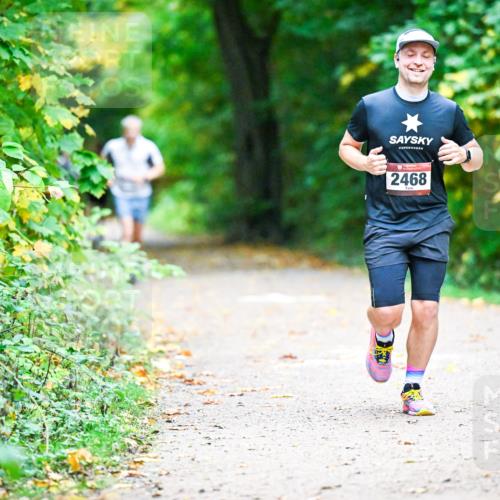 12.10.2025 - Bramfelder Halbmarathon 2025 Dr. Thomas Lammeyer http://msf.ph/oto/9346237 12.10.2025 10:19:21 Laufen 2468 meine-sportfotos.de