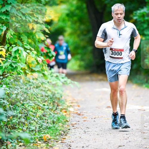 12.10.2025 - Bramfelder Halbmarathon 2025 Dr. Thomas Lammeyer http://msf.ph/oto/9346272 12.10.2025 10:19:30 Laufen 3000 meine-sportfotos.de