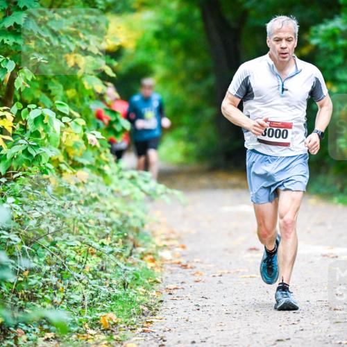 12.10.2025 - Bramfelder Halbmarathon 2025 Dr. Thomas Lammeyer http://msf.ph/oto/9346273 12.10.2025 10:19:30 Laufen 3000 meine-sportfotos.de