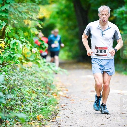 12.10.2025 - Bramfelder Halbmarathon 2025 Dr. Thomas Lammeyer http://msf.ph/oto/9346274 12.10.2025 10:19:30 Laufen 3000 meine-sportfotos.de