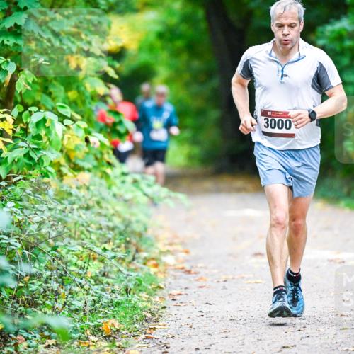 12.10.2025 - Bramfelder Halbmarathon 2025 Dr. Thomas Lammeyer http://msf.ph/oto/9346275 12.10.2025 10:19:30 Laufen 3000 meine-sportfotos.de
