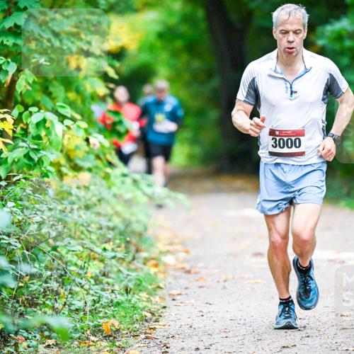 12.10.2025 - Bramfelder Halbmarathon 2025 Dr. Thomas Lammeyer http://msf.ph/oto/9346277 12.10.2025 10:19:30 Laufen 3000 meine-sportfotos.de