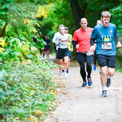 12.10.2025 - Bramfelder Halbmarathon 2025 Dr. Thomas Lammeyer http://msf.ph/oto/9346287 12.10.2025 10:19:37 Laufen 2970, 2541, 20, 25, 2790 meine-sportfotos.de