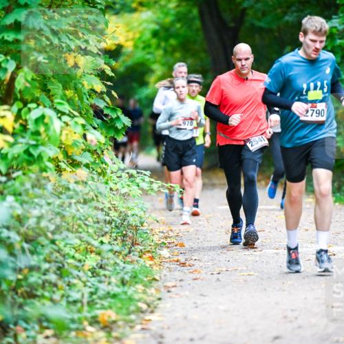 12.10.2025 - Bramfelder Halbmarathon 2025 Dr. Thomas Lammeyer http://msf.ph/oto/9346288 12.10.2025 10:19:37 Laufen 970, 2541, 2025, 2790 meine-sportfotos.de