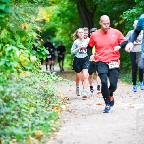 12.10.2025 - Bramfelder Halbmarathon 2025 Dr. Thomas Lammeyer http://msf.ph/oto/9346296 12.10.2025 10:19:38 Laufen 2970, 2541, 2729, 2790 meine-sportfotos.de