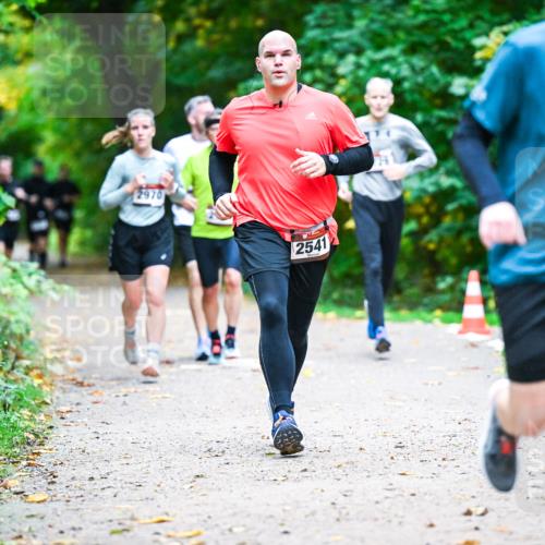 12.10.2025 - Bramfelder Halbmarathon 2025 Dr. Thomas Lammeyer http://msf.ph/oto/9346305 12.10.2025 10:19:40 Laufen 2970, 2541, 21, 25, 2790 meine-sportfotos.de