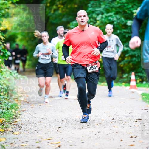 12.10.2025 - Bramfelder Halbmarathon 2025 Dr. Thomas Lammeyer http://msf.ph/oto/9346306 12.10.2025 10:19:40 Laufen 2970, 2541, 2790 meine-sportfotos.de