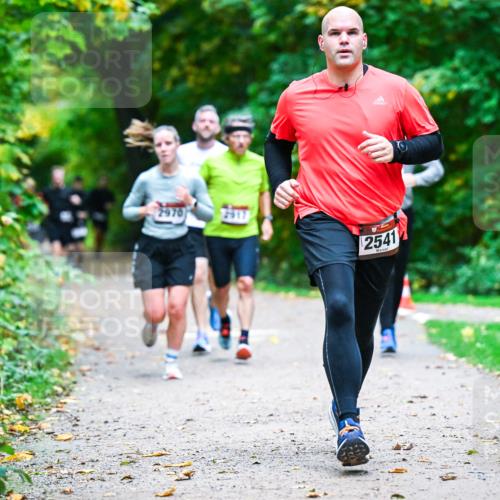 12.10.2025 - Bramfelder Halbmarathon 2025 Dr. Thomas Lammeyer http://msf.ph/oto/9346311 12.10.2025 10:19:42 Laufen 1970, 2541 meine-sportfotos.de