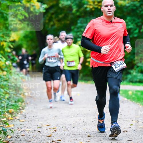 12.10.2025 - Bramfelder Halbmarathon 2025 Dr. Thomas Lammeyer http://msf.ph/oto/9346313 12.10.2025 10:19:42 Laufen 7470, 2541 meine-sportfotos.de