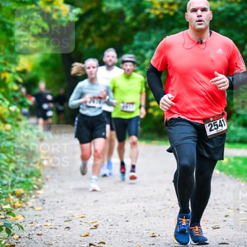 12.10.2025 - Bramfelder Halbmarathon 2025 Dr. Thomas Lammeyer http://msf.ph/oto/9346315 12.10.2025 10:19:42 Laufen 2541 meine-sportfotos.de