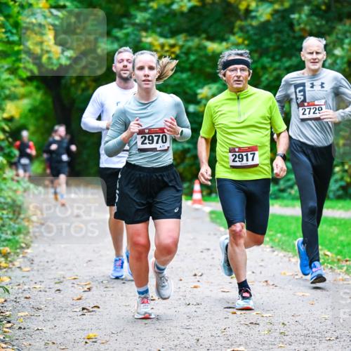 12.10.2025 - Bramfelder Halbmarathon 2025 Dr. Thomas Lammeyer http://msf.ph/oto/9346328 12.10.2025 10:19:45 Laufen 2970, 77, 2917, 2720 meine-sportfotos.de