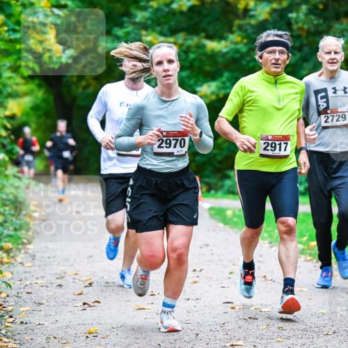 12.10.2025 - Bramfelder Halbmarathon 2025 Dr. Thomas Lammeyer http://msf.ph/oto/9346330 12.10.2025 10:19:45 Laufen 2970, 77, 2917, 2729 meine-sportfotos.de