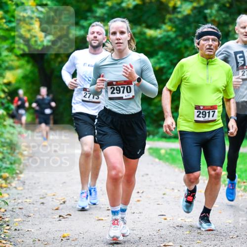 12.10.2025 - Bramfelder Halbmarathon 2025 Dr. Thomas Lammeyer http://msf.ph/oto/9346331 12.10.2025 10:19:45 Laufen 2713, 2970, 77, 2917, 2729 meine-sportfotos.de