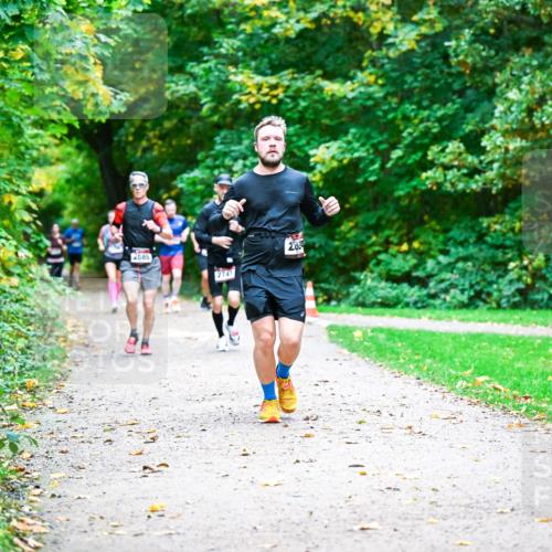 12.10.2025 - Bramfelder Halbmarathon 2025 Dr. Thomas Lammeyer http://msf.ph/oto/9346359 12.10.2025 10:19:51 Laufen 2685, 2747, 282 meine-sportfotos.de