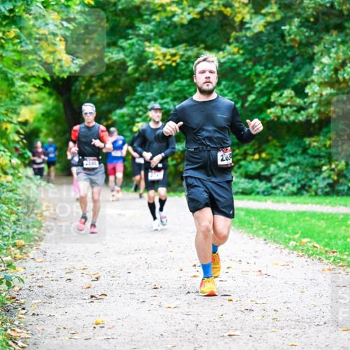12.10.2025 - Bramfelder Halbmarathon 2025 Dr. Thomas Lammeyer http://msf.ph/oto/9346364 12.10.2025 10:19:52 Laufen 2741, 282 meine-sportfotos.de